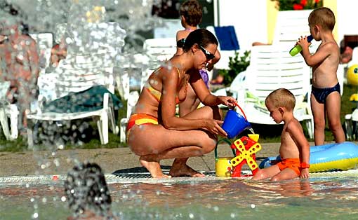 Badefreudne für die ganze Familie in der Therme Kehida