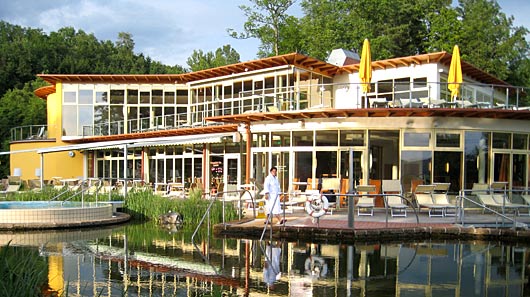 Quellenhotel Bad Waltersdorf mit Quellenoase Therme für Hotelgäste