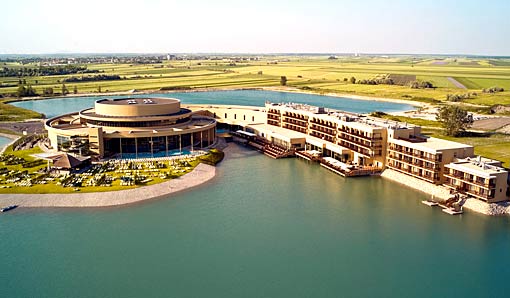 St. Martins Therme Lodge am Neusiedlersee in Frauenkirchen